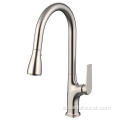 Mezcladora de fregadero de agua fría y caliente de la cocina